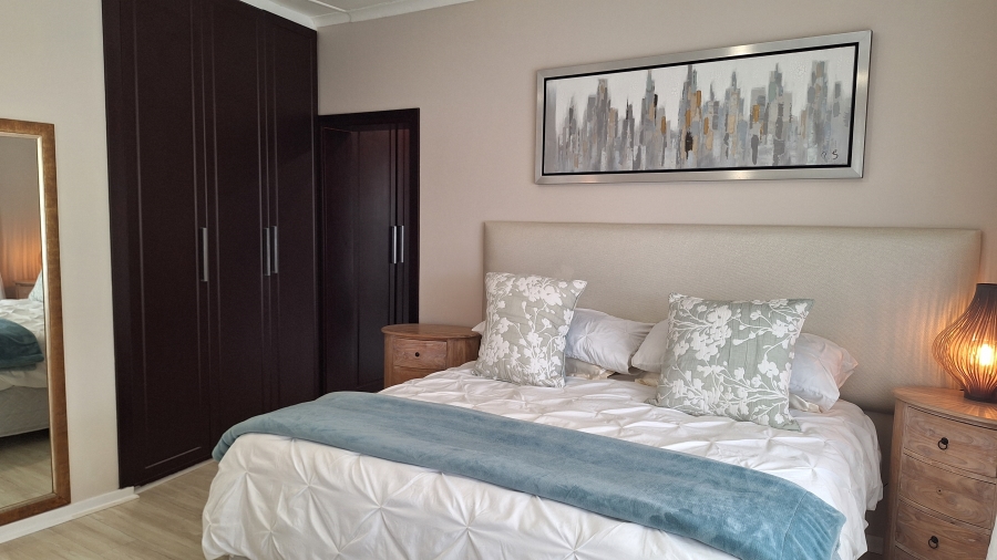 6 Bedroom Property for Sale in Gonubie Eastern Cape
